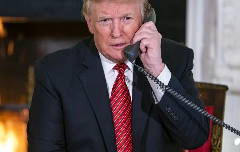 Трамп провів телефонну розмову із Зеленським — ЗМІ 1