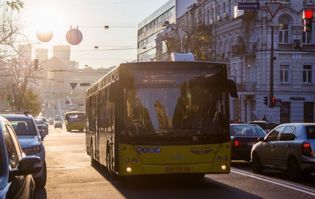 Транспорт у Києві сьогодні і 1 червня курсує інакше - зміна маршрутів автобусів і тролейбусів 1