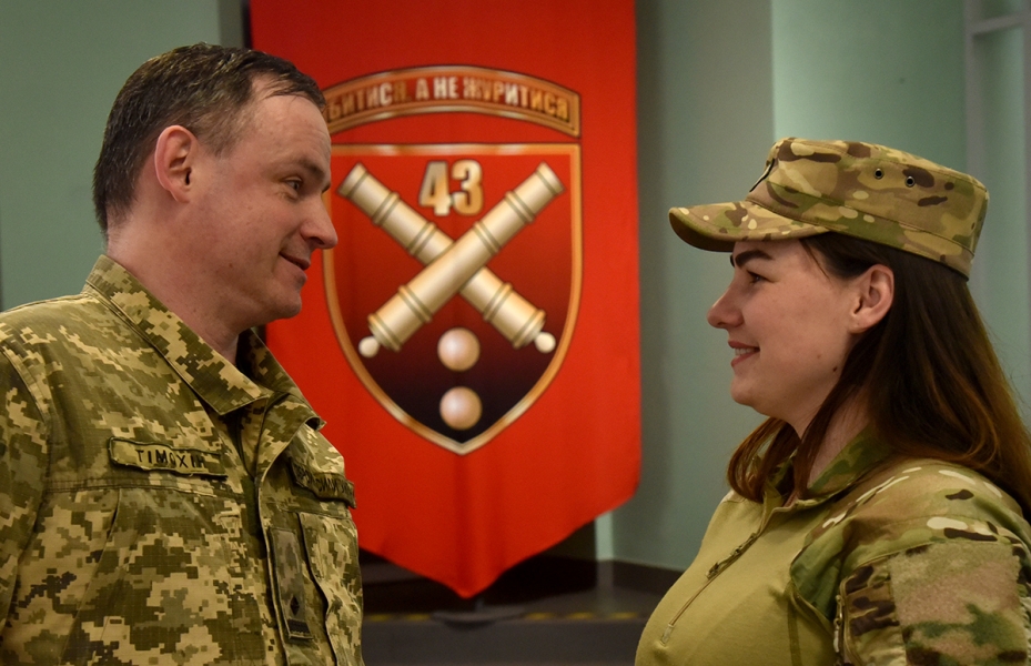 У Києві презентували фотовиставку про 43 артбригаду - фото 35