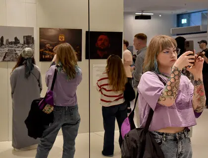 У Києві відкрився фотопроект Ліберових про історії війни у знімках - фото У Києві відкрився фотопроект Ліберових про історії війни у знімках - фото 10