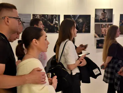 У Києві відкрився фотопроект Ліберових про історії війни у знімках - фото У Києві відкрився фотопроект Ліберових про історії війни у знімках - фото 11