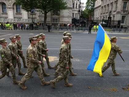 Українські військові на параді у Лондоні - ЗСУ взяли участь у процесії в Британії Українські військові на параді у Лондоні - ЗСУ взяли участь у процесії в Британії 2