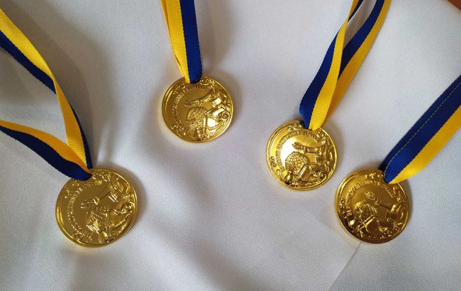 Випускники школи отримають свідоцтва з відзнакою за гарне навчання 1
