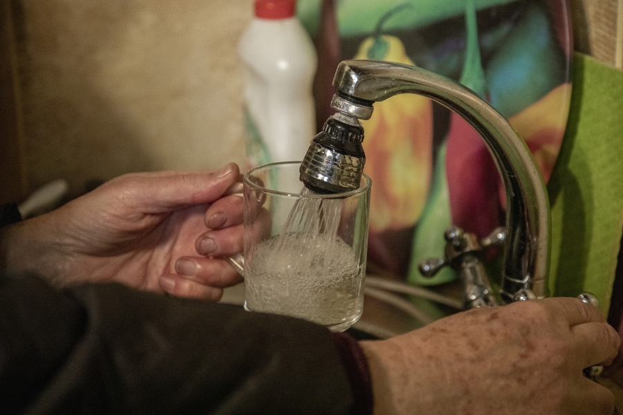 Вода в Україні – які регіони забруднені, що не так з державним регулюванням і що пити щодня 6