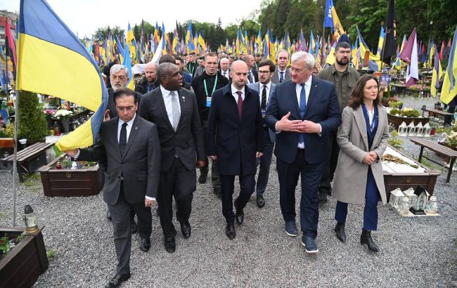 Зустріч глав МЗС країн ЄС 9 травня - до Львова прибули делегації 35 держав 1