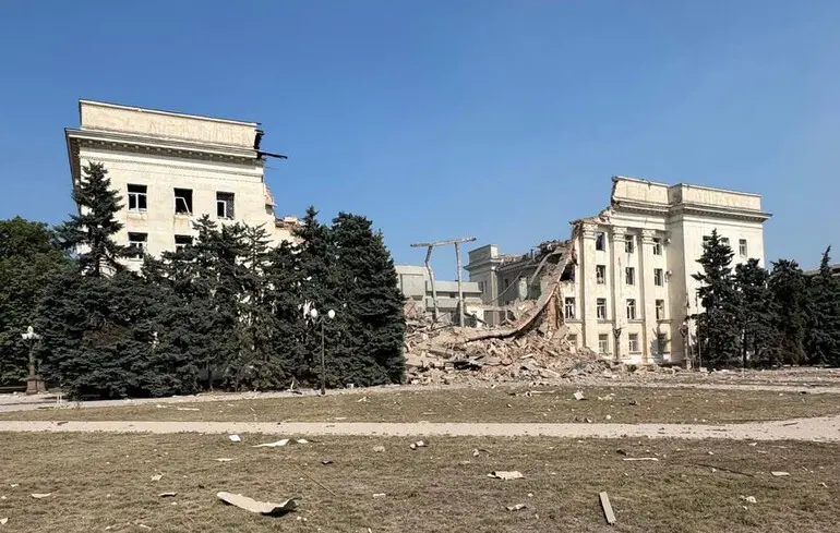 Авіаудар по Херсону 4 червня — РФ знищила будівлю ОДА — новини України 1