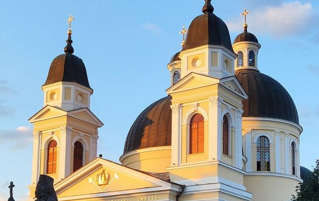 Бійка у Чернівцях за Свято-Духівський собор - постраждали поліцейські 17 червня, фото 1