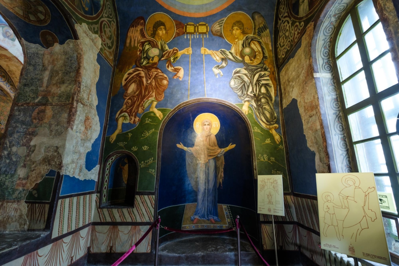 Кирилівська церква в Києві - інтерв'ю про храм з Андрієм Петренком і Мариною Проніною 24