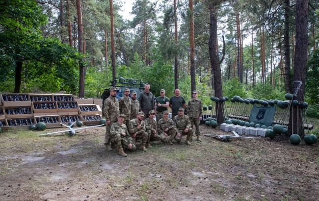 Кличко передав від громади Києва допомогу двом військовим підрозділам 1