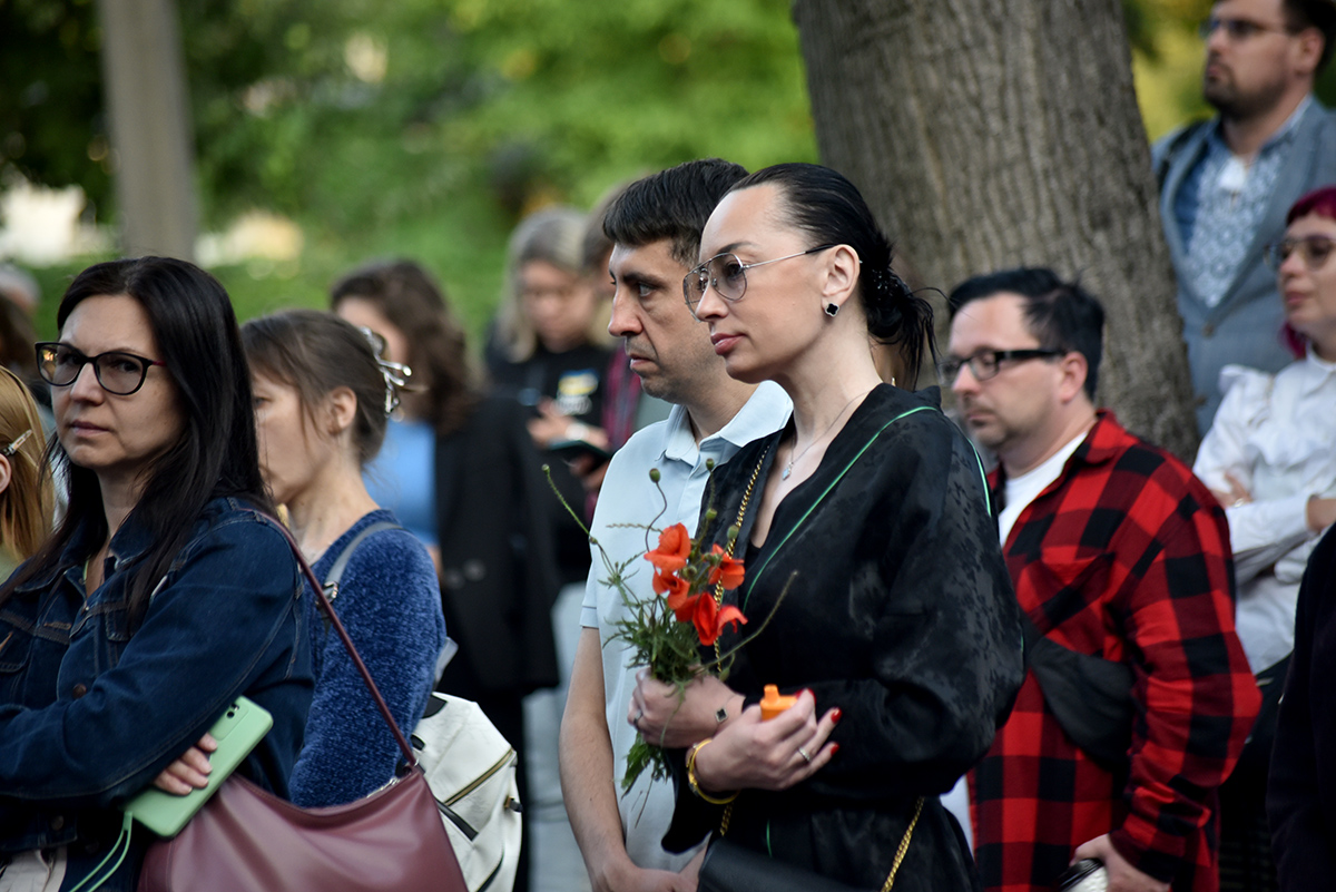 «Мак і пам’ять»: у Бабиному Яру провели поетичний вечір Сергія Жадана 29
