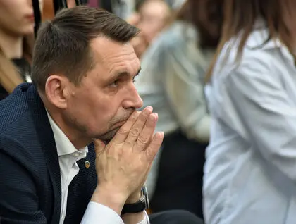 «Мак і пам'ять»: у Бабиному Яру провели поетичний вечір Сергія Жадана «Мак і пам’ять»: у Бабиному Яру провели поетичний вечір Сергія Жадана 2
