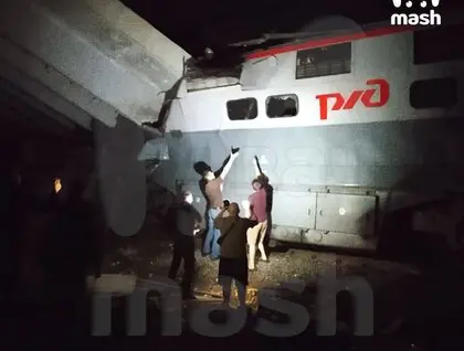 Масштабна аварія в РФ 31 травня - у Брянській області РФ міст обвалився на пасажирський поїзд Масштабна аварія в РФ 31 травня - у Брянській області РФ міст обвалився на пасажирський поїзд 5