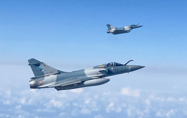 Mirage 2000 намалювали тризуб над Чорним морем - фото 1