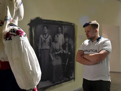 Народне вбрання з окупованих регіонів показали у Музеї Гончара - фото Народне вбрання з окупованих регіонів показали у Музеї Гончара - фото 14