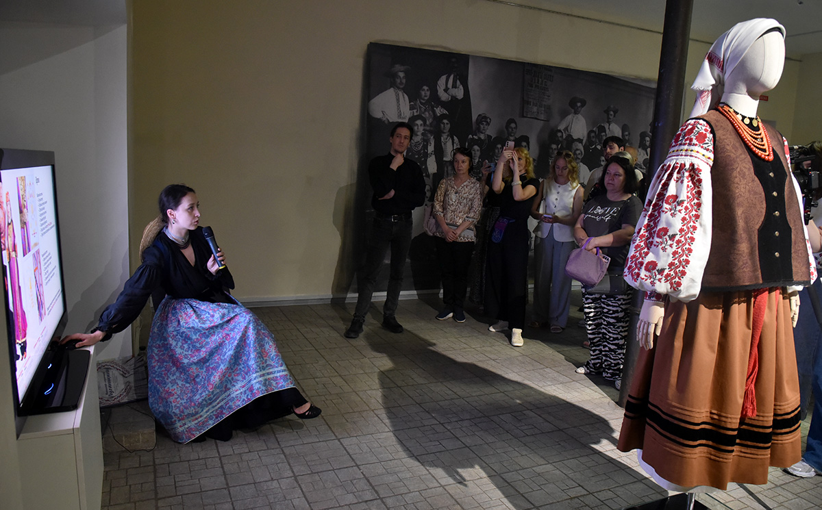 Народне вбрання з окупованих регіонів показали у Музеї Гончара - фото 33