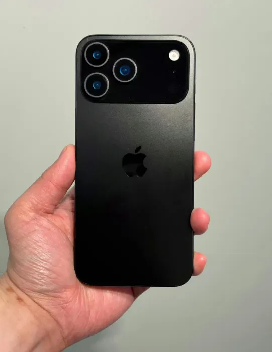 Реальні фото iPhone 17 Pro показали в мережі 3
