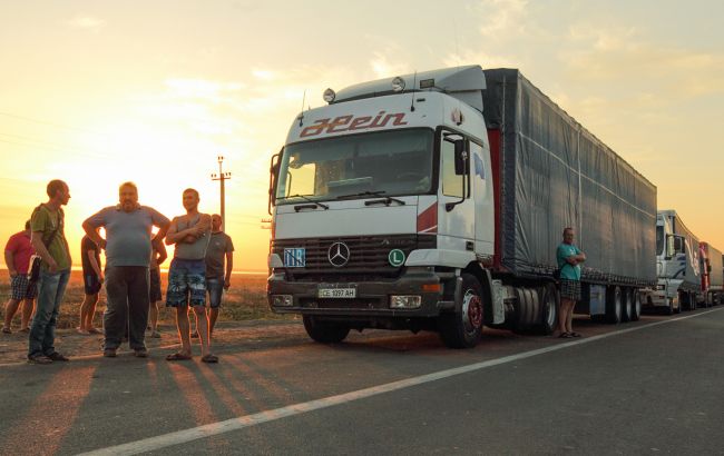 Рух вантажівок, фур і великовагових авто обмежують влітку через прогноз погоди - кому можна їхати 1