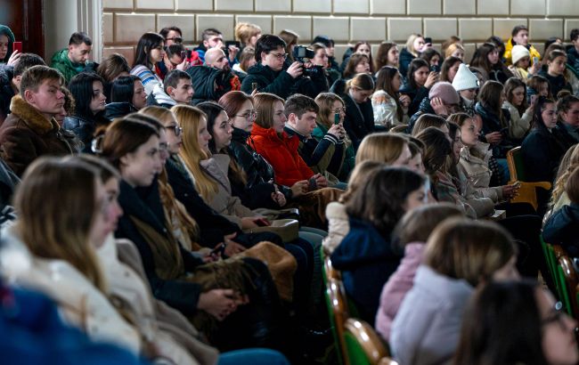 Стипендії в Україні перевірять на законність 1