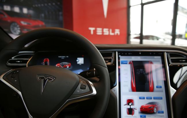 Tesla зробила доставку нового автомобіля без водія просто до будинку клієнта 1