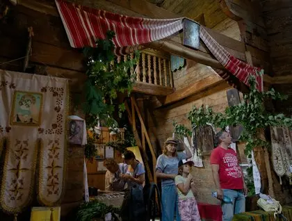 Трійця 2025 - у Пирогові свято відзначили обрядами і піснями - фото Трійця 2025 - у Пирогові свято відзначили обрядами і піснями - фото 29