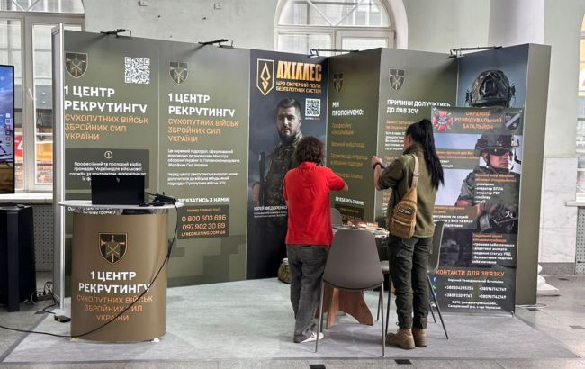 У Дніпрі на залізничному вокзалі відкрили 1 центр рекрутингу Сухопутних військ ЗСУ 1