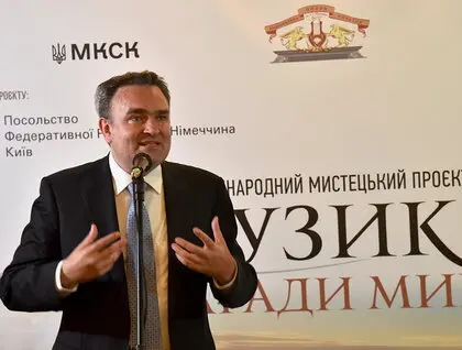 У Києві вшанували жертв війни концертом Музика заради миру — новини Києва - фоторепортаж У Києві вшанували жертв війни концертом Музика заради миру — новини Києва - фоторепортаж 1
