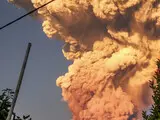 Виверження вулкана Левотобі Лакі-Лакі - влада Індонезії оголосила найвищий рівень небезпеки - фото Виверження вулкана Левотобі Лакі-Лакі - влада Індонезії оголосила найвищий рівень небезпеки - фото 7
