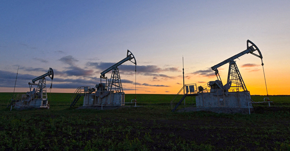 ЄС поки що не обмежуватиме ціну на російську нафту, – Politico 1