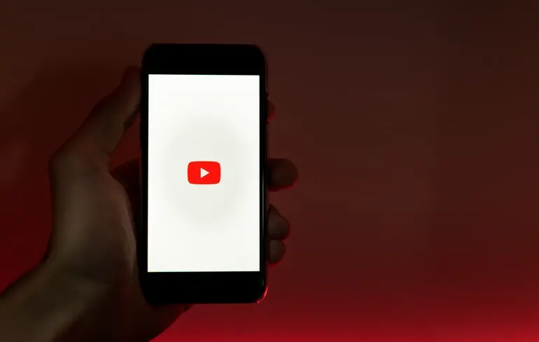 YouTube вводить нові вікові обмеження – ведення прямих трансляцій дозволено з 16 років 1