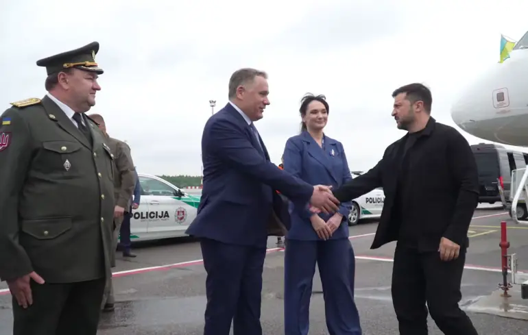 Зеленський у Вільнюсі - президент прибув до Литви на саміт Бухарестської дев'тки 1