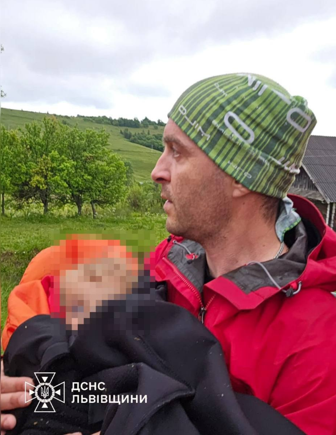Зникла дитина у Львівській області врятована - як шукали 2,5-річну Яну з собаками і дронами, фото 10