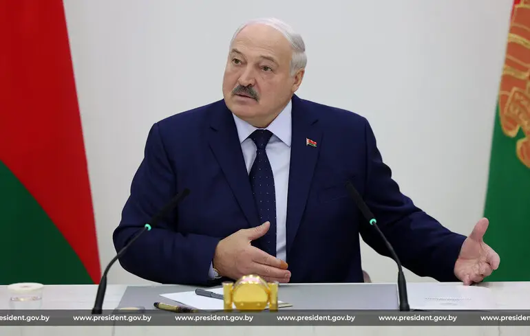 Білорусь стягує мігрантів до кордонів Євросоюзу – у розвідці попередили про небезпеку – новини Україна 1