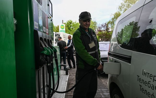 Ціни на бензин в Україні не знижуються, попри кадіння цін на нафту 1
