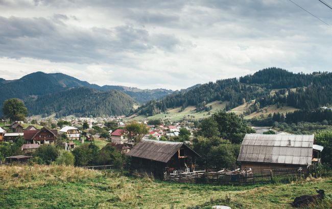 Доплати до пенсій, соцвиплат і стипендій передбачені щомісяця для мешканців гір - хто може отримати 1