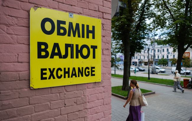 Курс долара в липні очікується на рівні 41,6-42 гривень 1