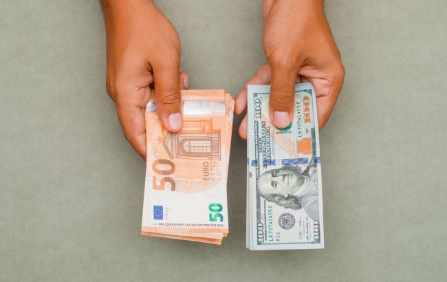 Курси євро та долара в Україні - аналітики проаналізували можливі сценарії 1