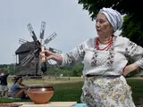 Маковій у Києві – святкування з медом маком та народними звичаями - фоторепортаж Маковій у Києві – святкування з медом маком та народними звичаями - фоторепортаж 38