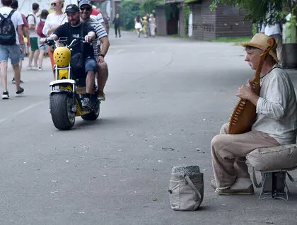 Маковій у Києві – святкування з медом маком та народними звичаями - фоторепортаж Маковій у Києві – святкування з медом маком та народними звичаями - фоторепортаж 11