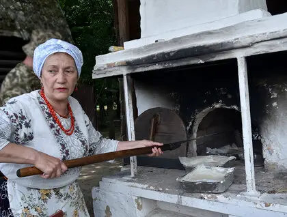 Маковій у Києві – святкування з медом маком та народними звичаями - фоторепортаж Маковій у Києві – святкування з медом маком та народними звичаями - фоторепортаж 18