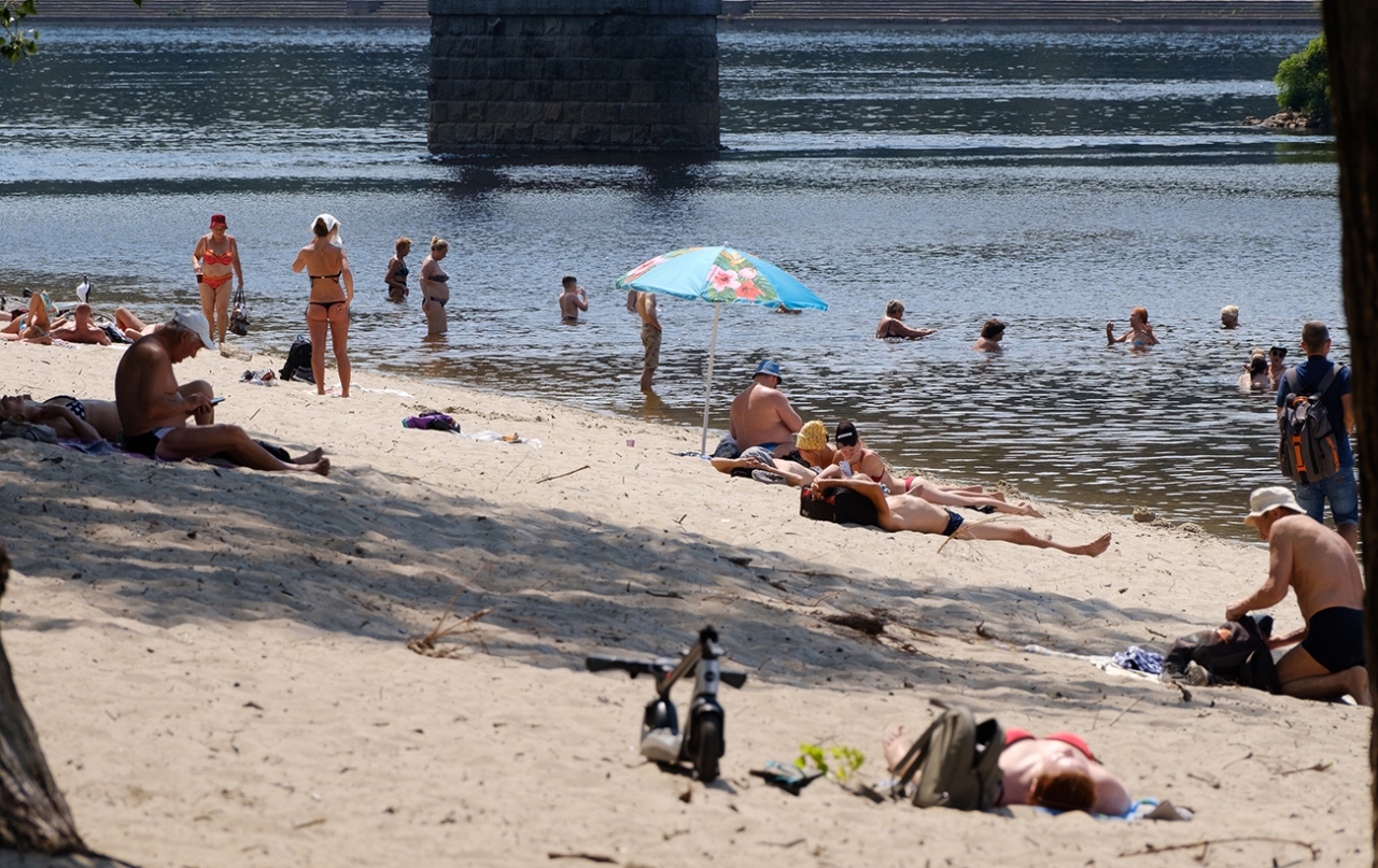 Пляжний сезон 2025 - де можна і не можна купатись, список водойм 2