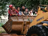 Повінь у Китаї - тропічний шторм спричинив масштабні руйнування - фото 11