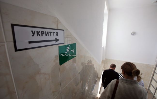 Правила поведінки під час повітряної тривоги вдома, на вулиці, в авто від поліції - що робити 1