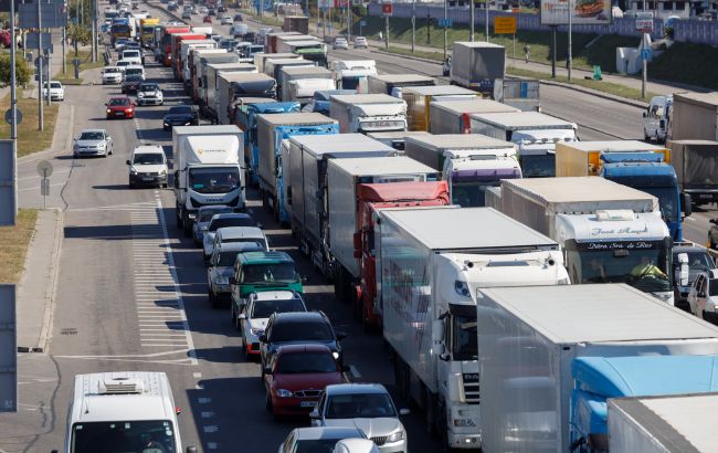 Рух фур, вантажівок і великовагових авто в Києві заборонили через погоду - що робити водіям 1