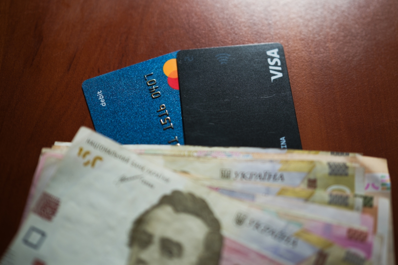 Штрафи з 1 серпня, платежі з карток, квитки на потяг – що зміниться в Україні 2