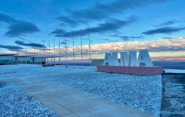 Сніг у пустелі Атакама змусив ALMA припинити роботу – кліматична аномалія 1