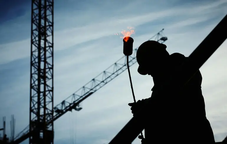 Світові інвестиції в видобуток нафти скорочуються вперше за пʼять років 1