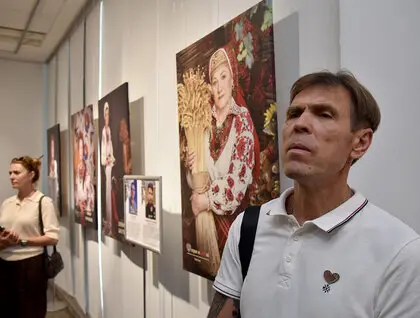 У Києві відкрили проєкт Серце нАЗОВні - виставка про матерів загиблих воїнів - фото У Києві відкрили проєкт Серце нАЗОВні - виставка про матерів загиблих воїнів - фото 7