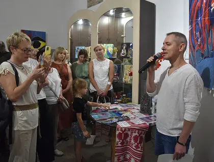 У Києво-Печерській лаврі відкрили експозицію про полеглих у колонії в Оленівці – фоторепортаж - новини Києва 17
