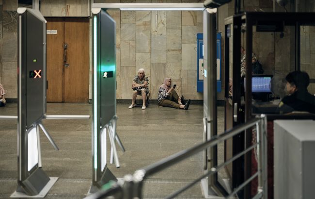 Відкрити туалети в метро в Києві для пасажирів підземки просять в електронній петиції до КМДА 1