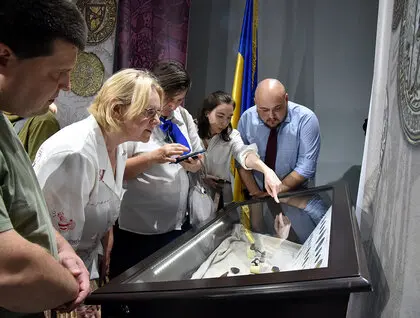 Виставка Скарби Державності відкрилася в Музеї Майдану Києва - фото Виставка Скарби Державності відкрилася в Музеї Майдану Києва - фото 32